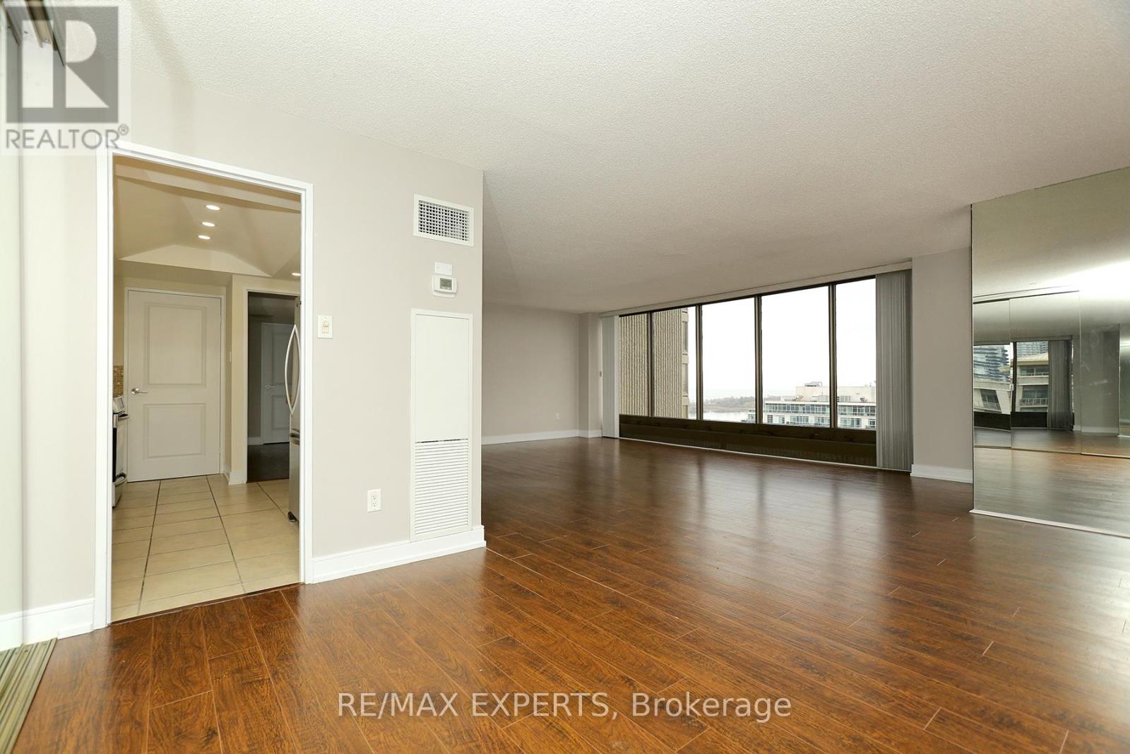 1609 - 2045 Lake Shore Boulevard, Toronto, Ontario  M8V 2Z6 - Photo 3 - W13825156