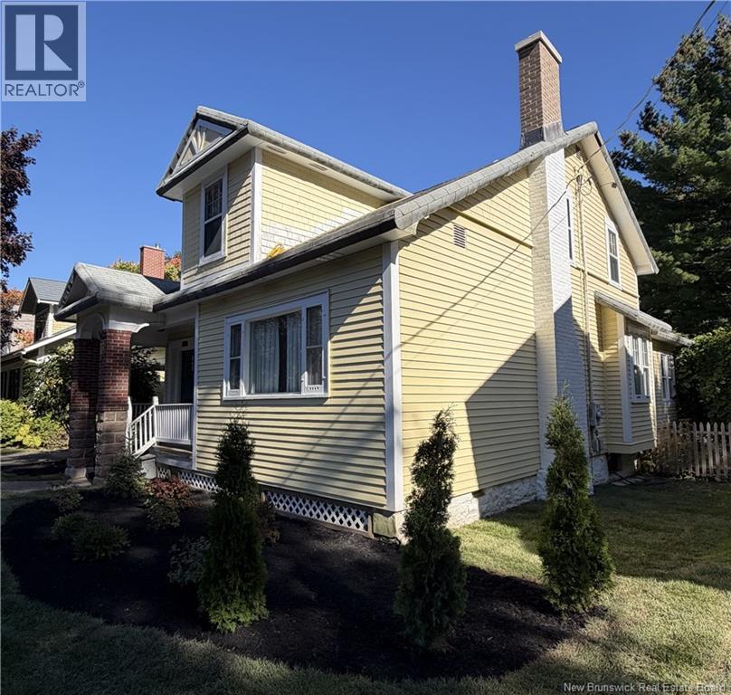 320 University Avenue photo 2