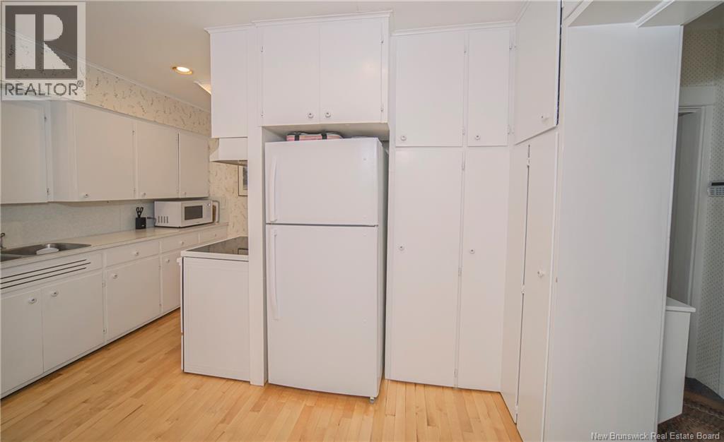 320 University Avenue photo 19