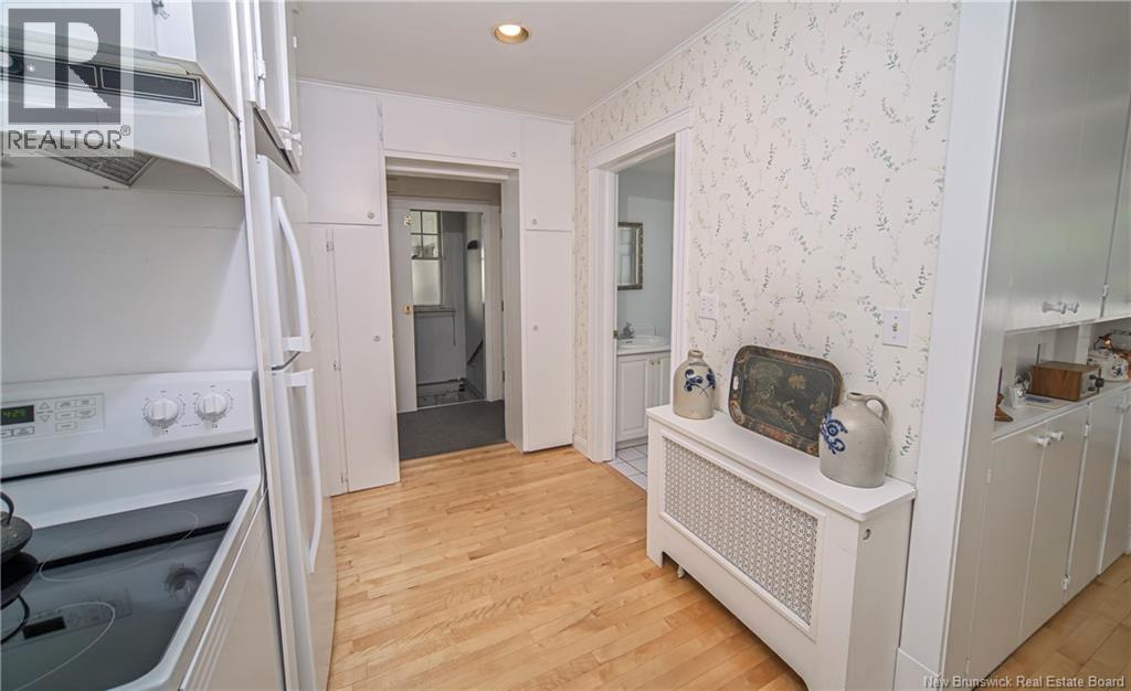 320 University Avenue photo 17