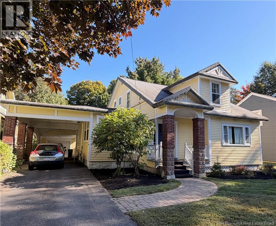 320 University Avenue photo 1
