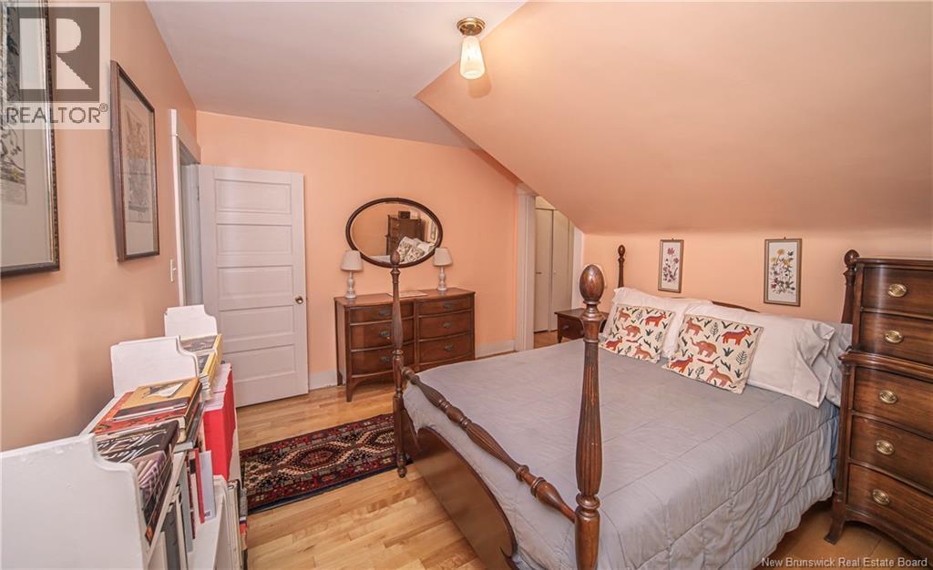 320 University Avenue photo 25