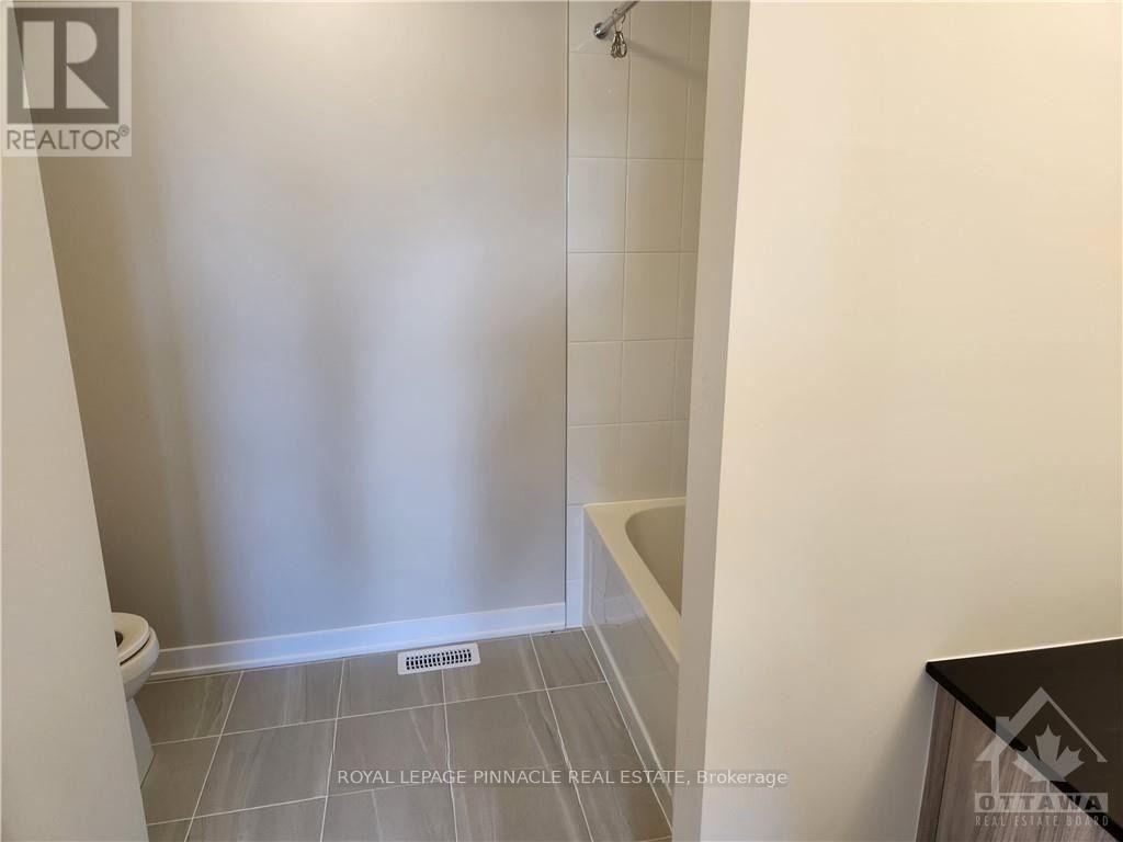 271 Falsetto Street, Ottawa, Ontario  K1W 0S4 - Photo 15 - X13825096