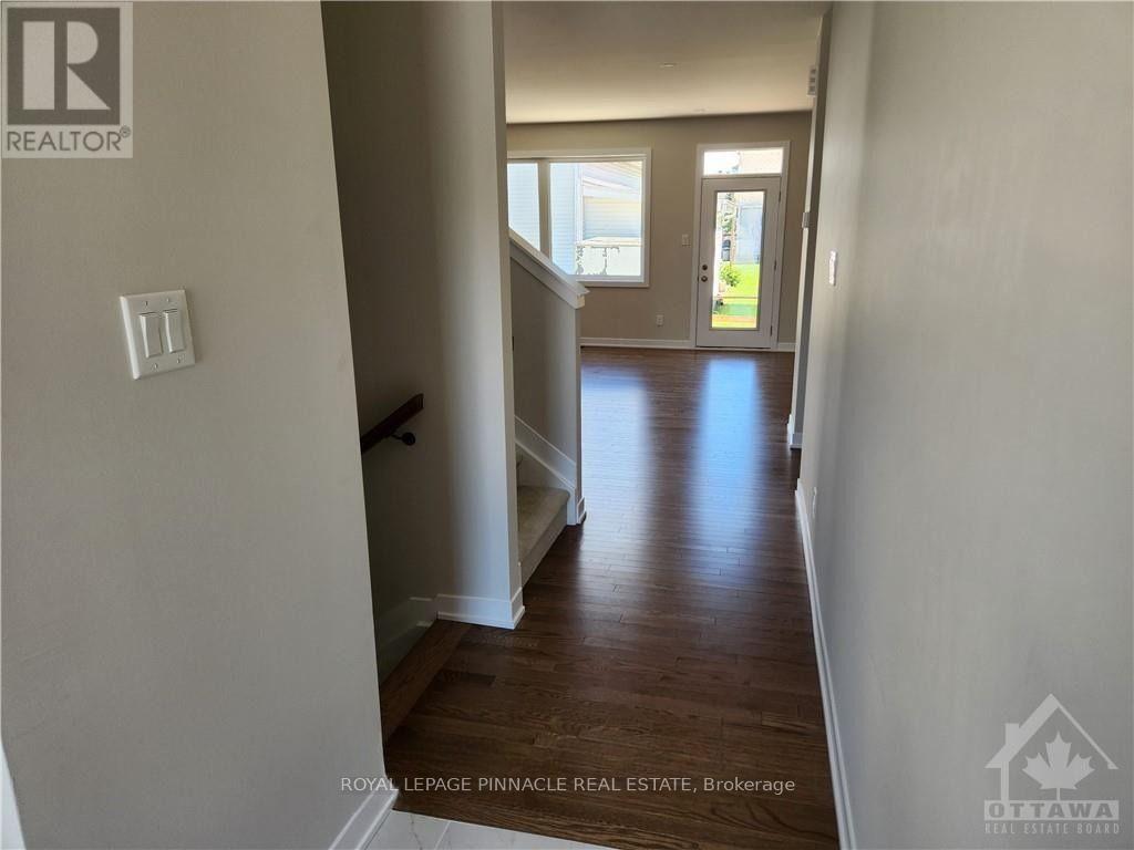 271 Falsetto Street, Ottawa, Ontario  K1W 0S4 - Photo 2 - X13825096