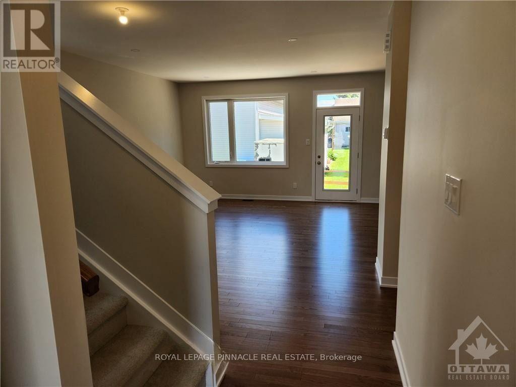 271 Falsetto Street, Ottawa, Ontario  K1W 0S4 - Photo 4 - X13825096
