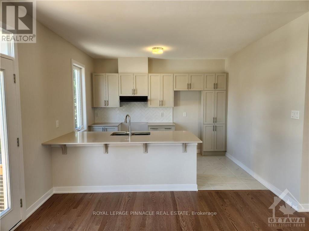 271 Falsetto Street, Ottawa, Ontario  K1W 0S4 - Photo 5 - X13825096