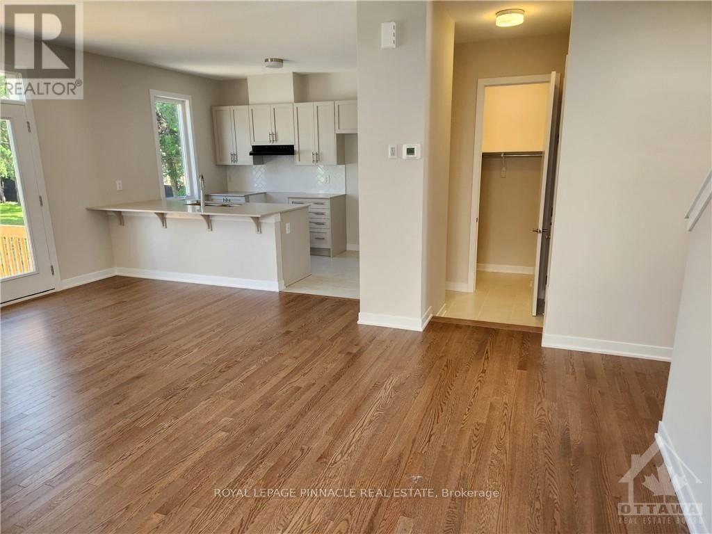 271 Falsetto Street, Ottawa, Ontario  K1W 0S4 - Photo 7 - X13825096