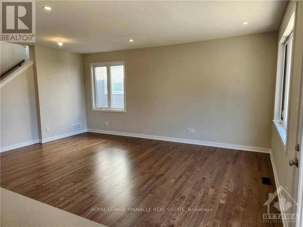 271 Falsetto Street, Ottawa, Ontario  K1W 0S4 - Photo 8 - X13825096