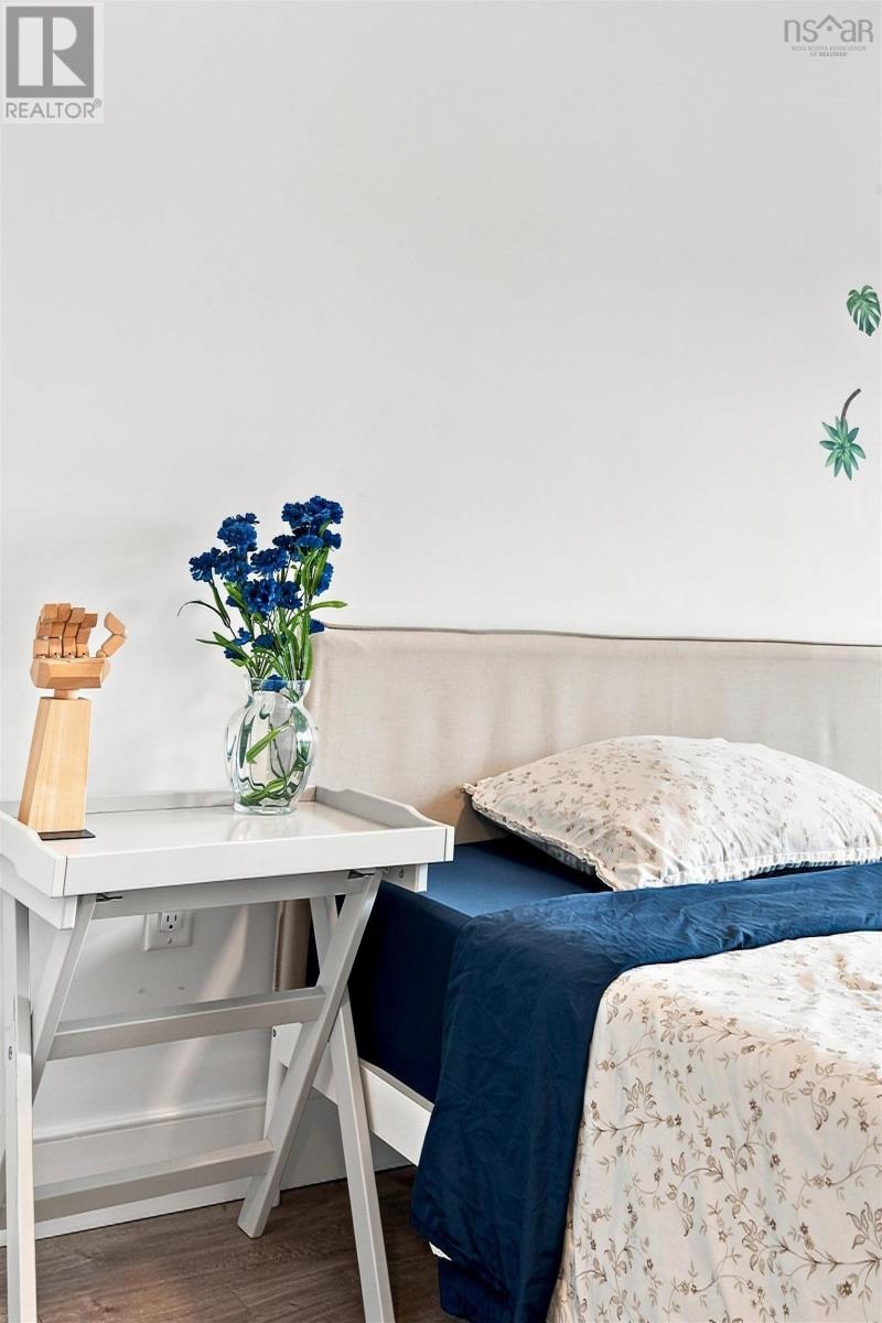 68 Grenoble Court photo 34