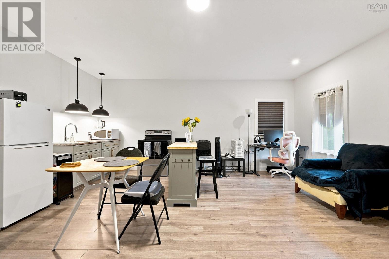 68 Grenoble Court photo 40