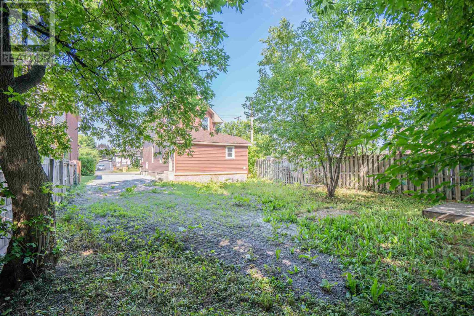 216 Goulais AVE photo 32