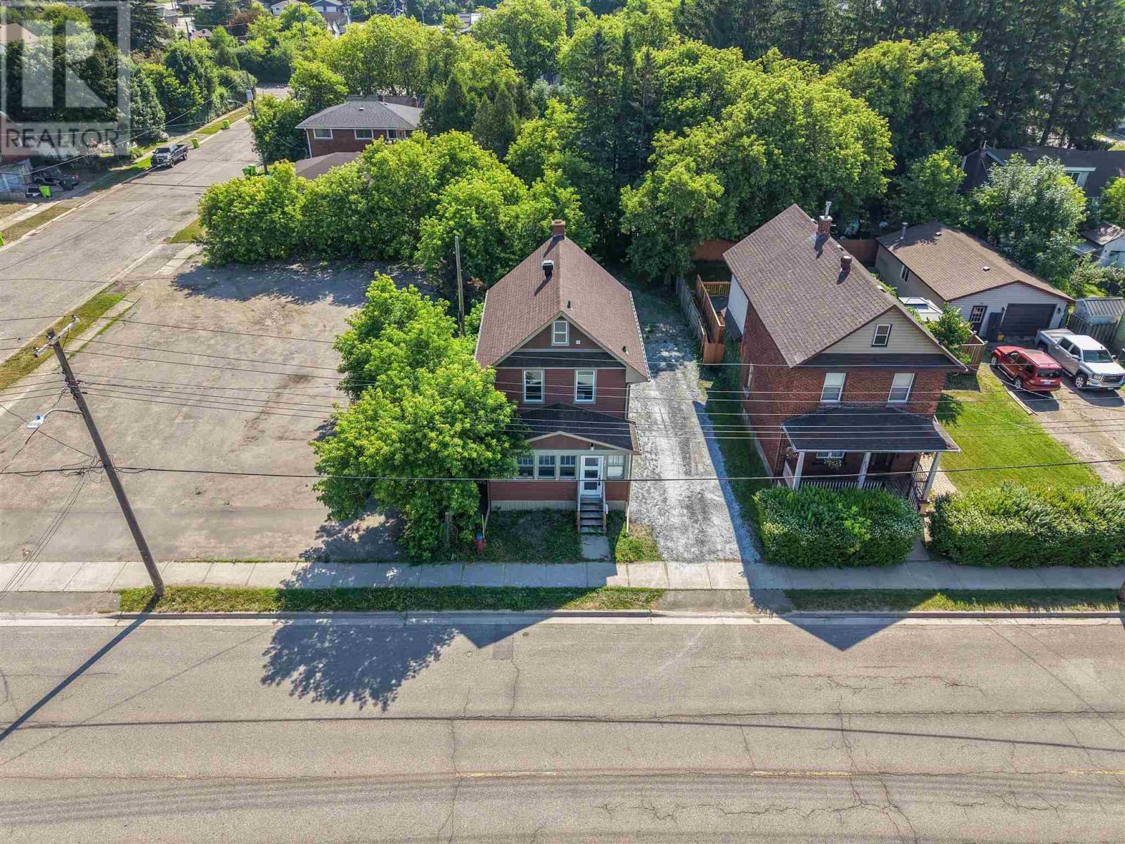 216 Goulais AVE photo 38