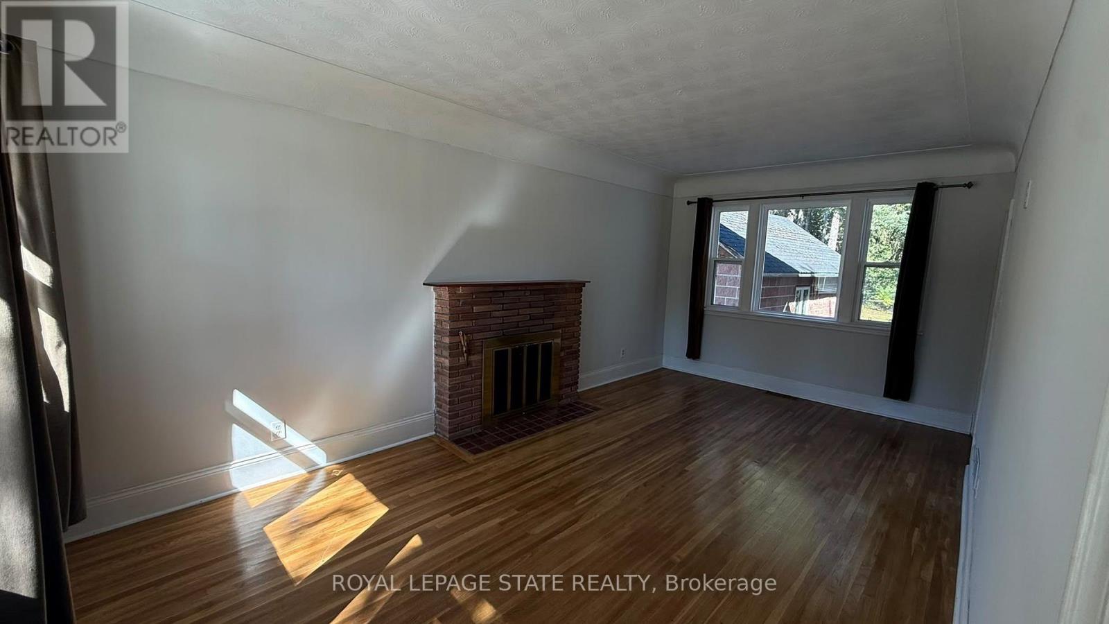 893 Lasalle Park Road, Burlington, Ontario  L7T 1M6 - Photo 3 - W13756330