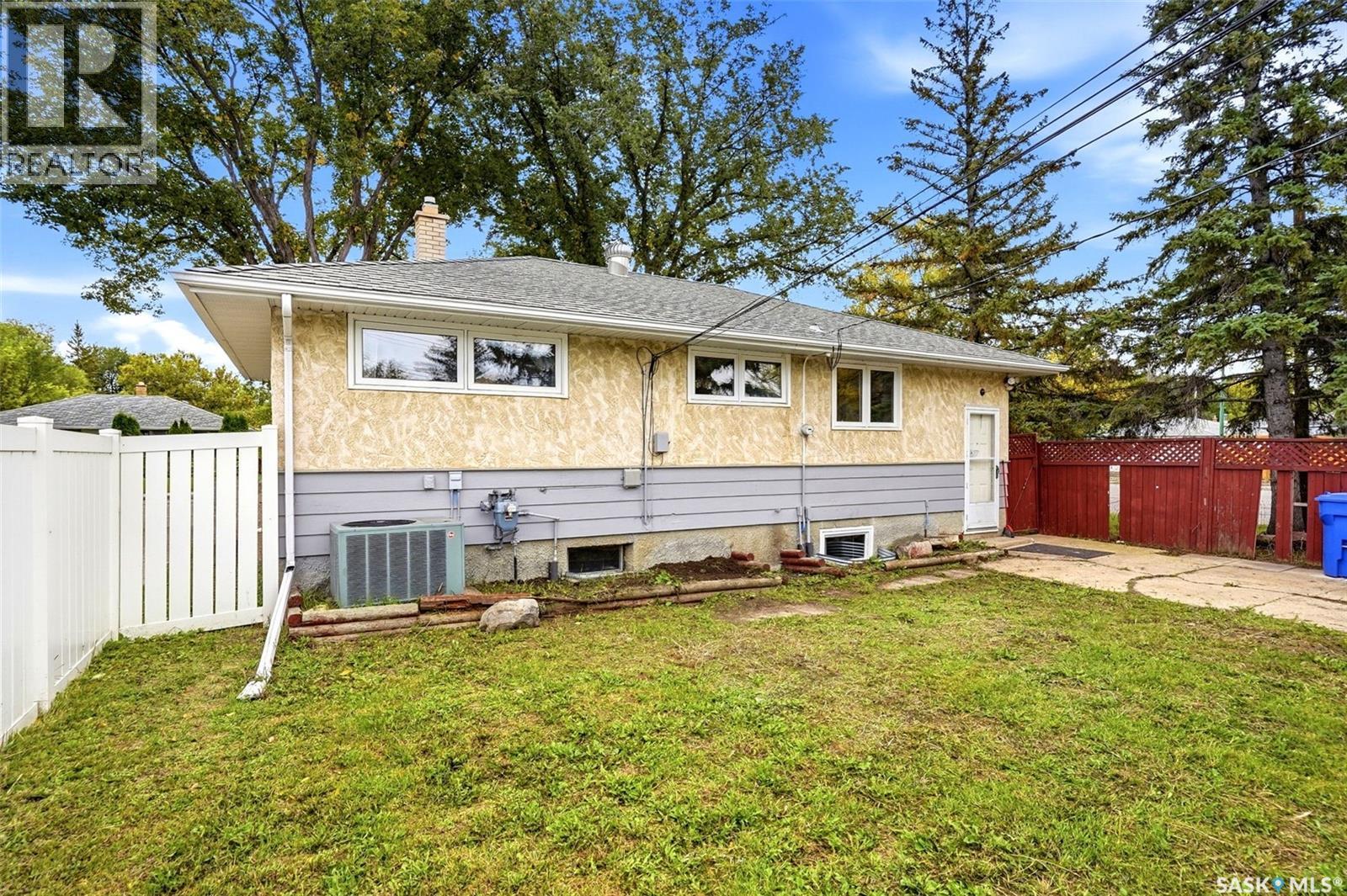 2 Sampson Place, Regina, Saskatchewan  S4R 4R4 - Photo 35 - SK049453