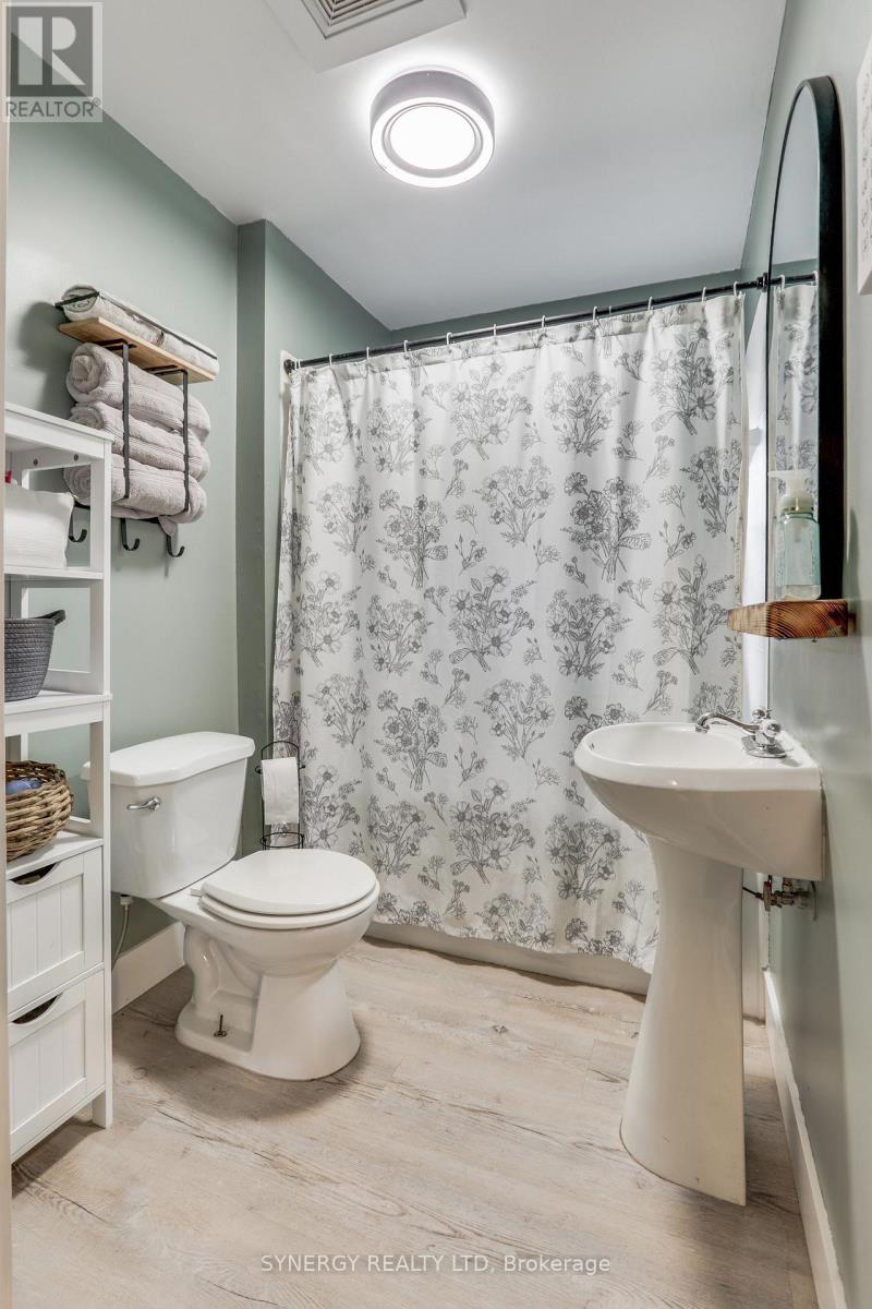 422 West Street, Petrolia, Ontario  N0N 1R0 - Photo 11 - X13825318