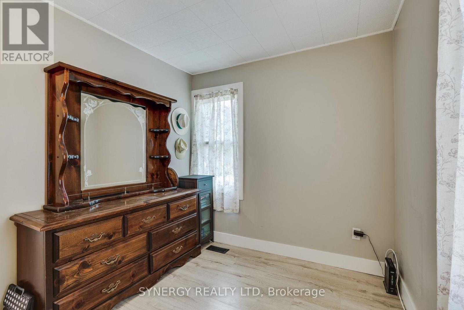 422 West Street, Petrolia, Ontario  N0N 1R0 - Photo 12 - X13825318