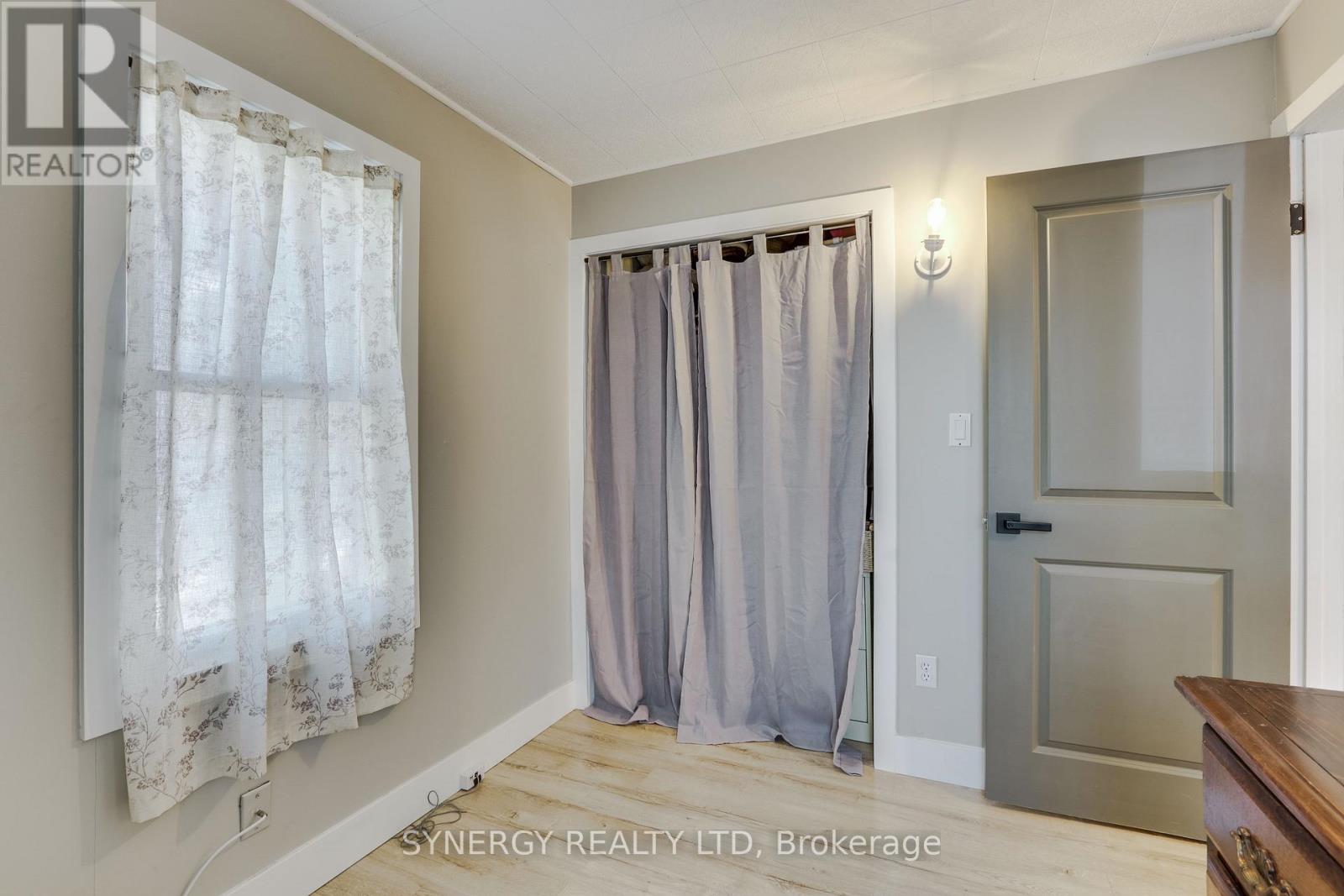 422 West Street, Petrolia, Ontario  N0N 1R0 - Photo 13 - X13825318
