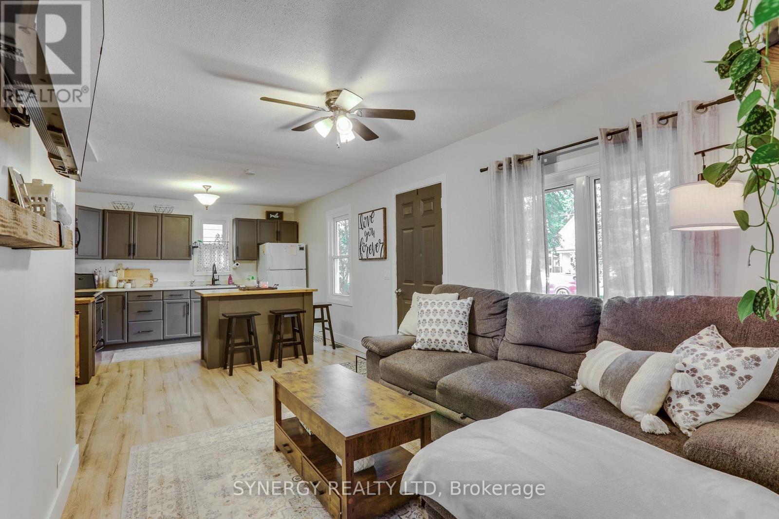 422 West Street, Petrolia, Ontario  N0N 1R0 - Photo 4 - X13825318