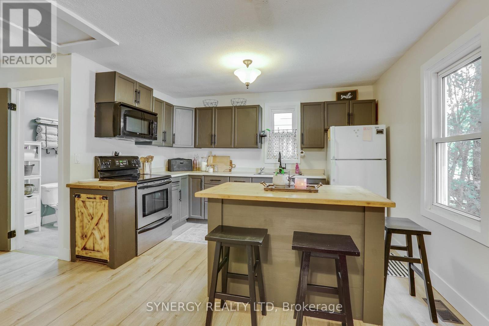 422 West Street, Petrolia, Ontario  N0N 1R0 - Photo 5 - X13825318