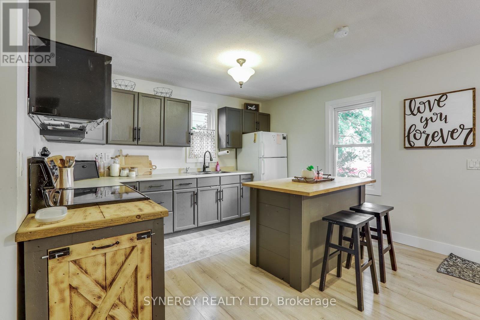 422 West Street, Petrolia, Ontario  N0N 1R0 - Photo 6 - X13825318