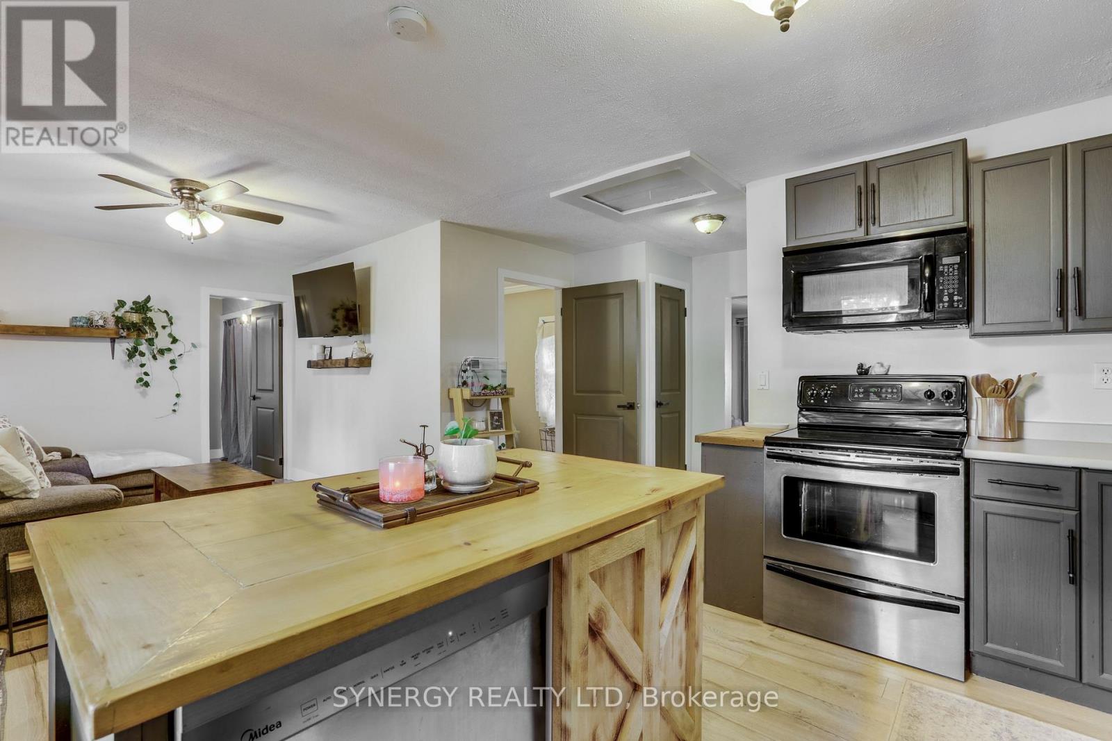422 West Street, Petrolia, Ontario  N0N 1R0 - Photo 7 - X13825318