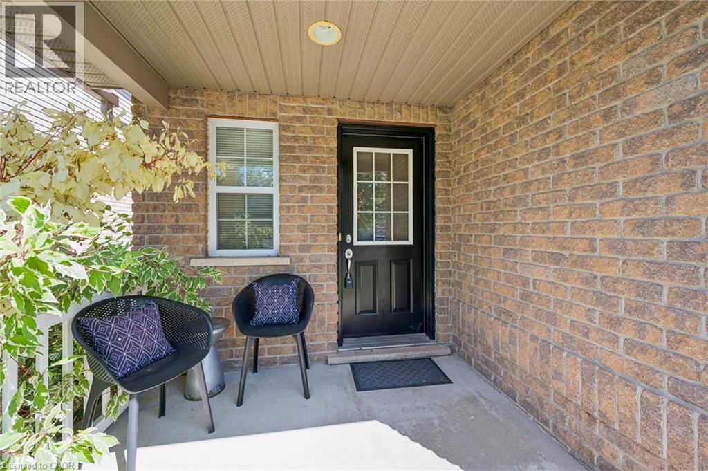 516 DANSBURY Drive photo 4