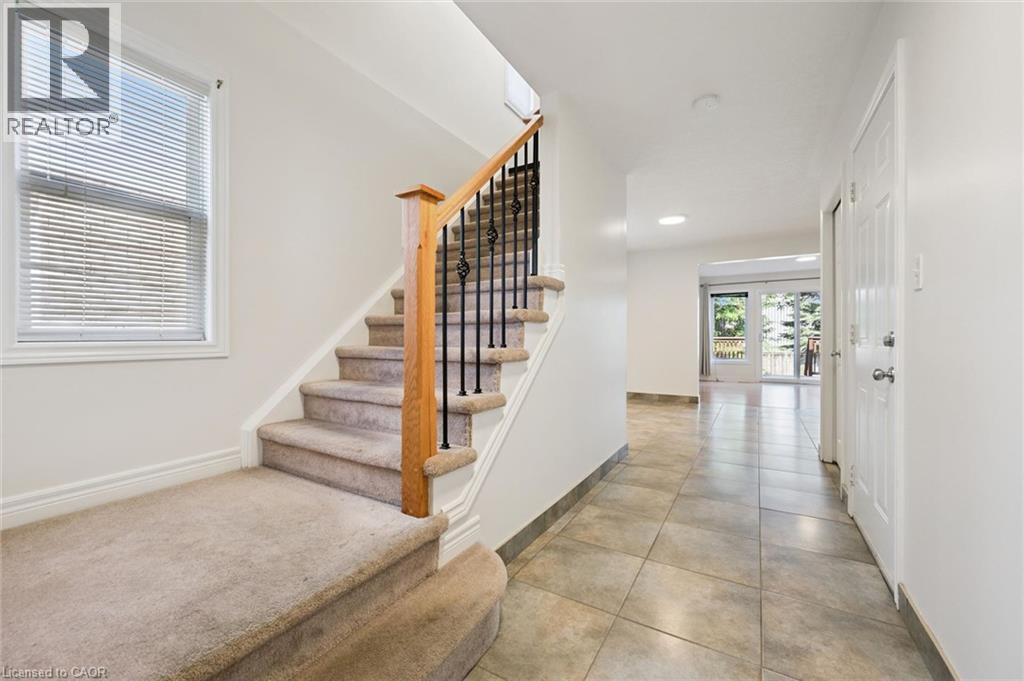 516 DANSBURY Drive photo 6