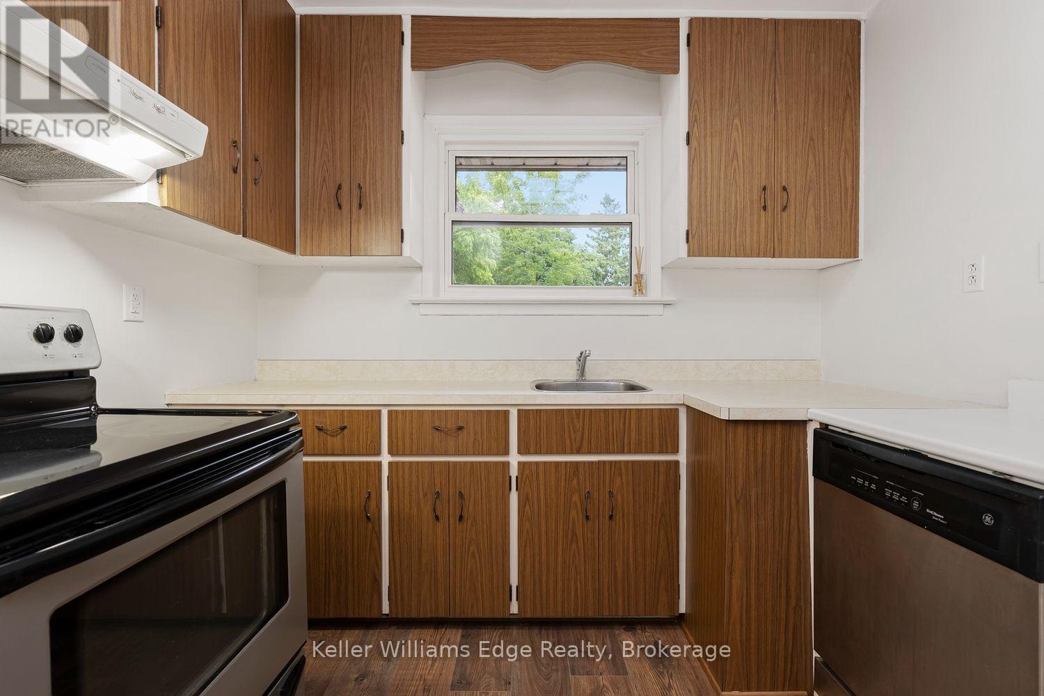 292 Mill Street E, Halton Hills, Ontario  L7J 1J9 - Photo 11 - W13825362