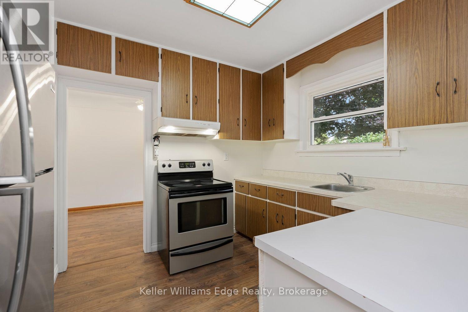 292 Mill Street E, Halton Hills, Ontario  L7J 1J9 - Photo 12 - W13825362