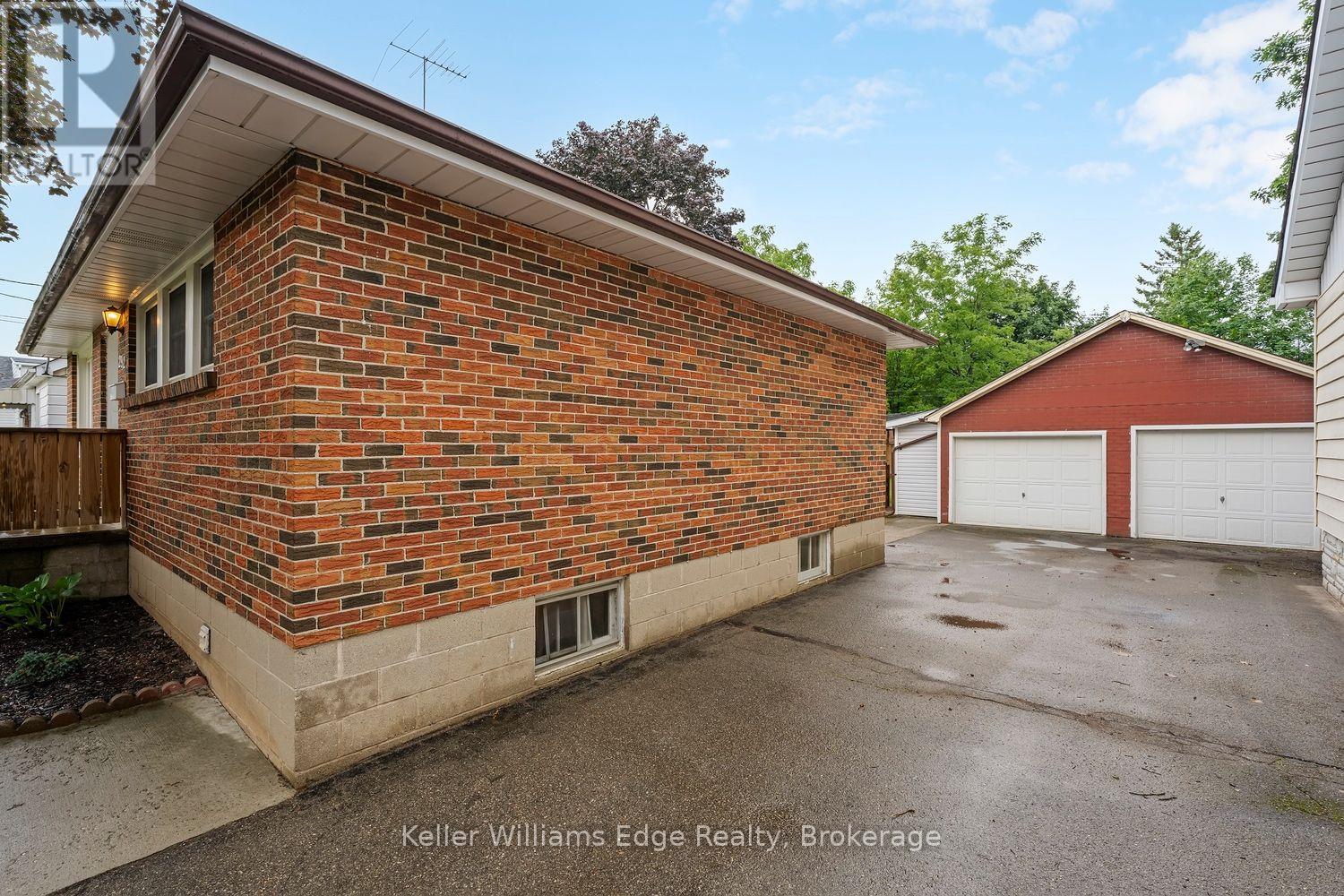 292 Mill Street E, Halton Hills, Ontario  L7J 1J9 - Photo 32 - W13825362