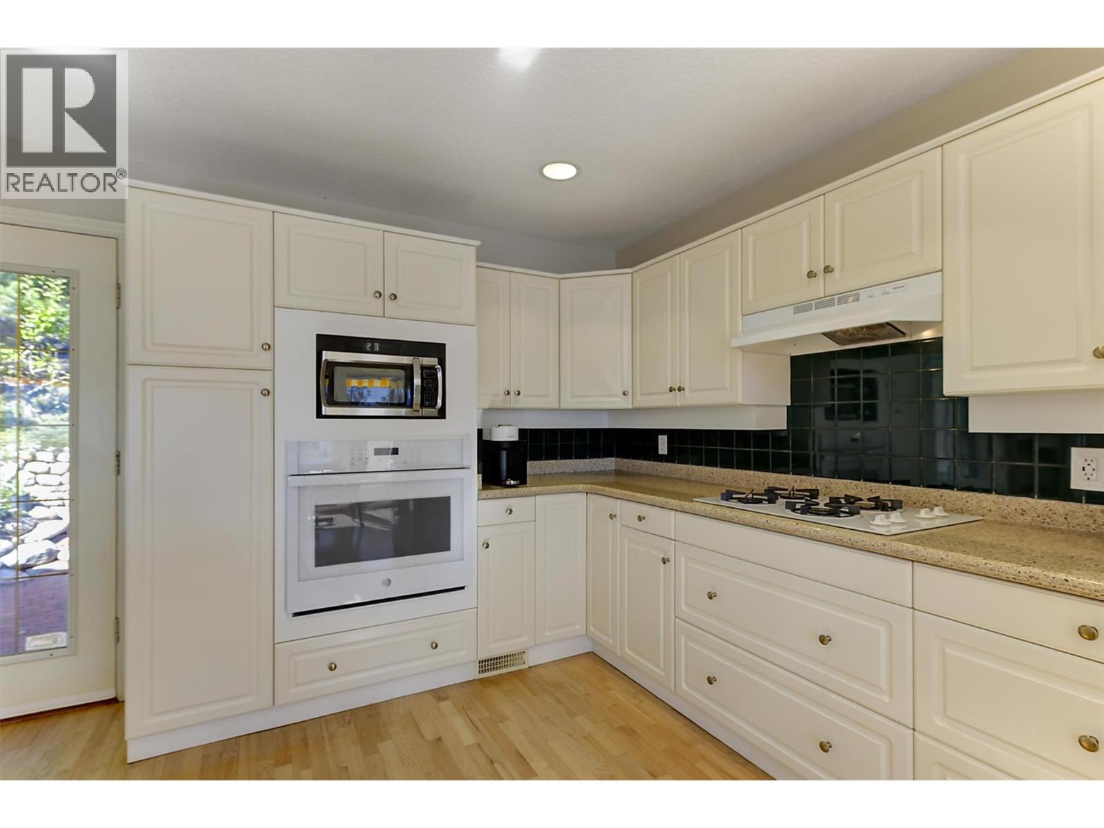 4632 / 4624 Minto Street, Peachland, British Columbia  V0H 1X4 - Photo 11 - 10401760