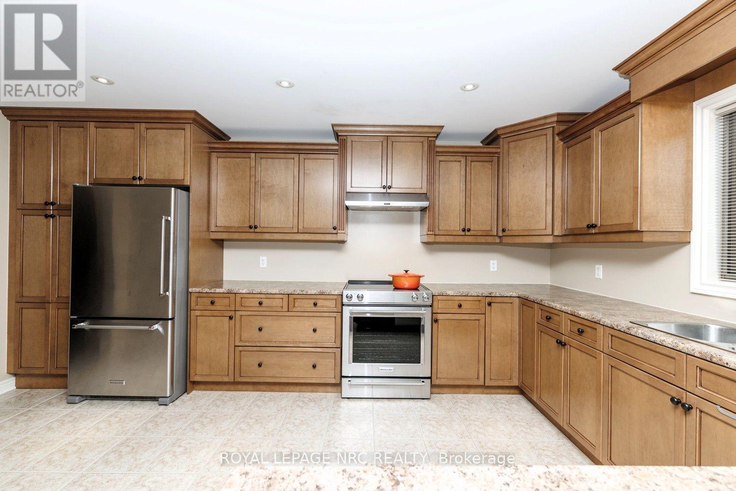 8394 Greenfield Crescent, Niagara Falls (Forestview), Ontario L2H 3J8 - Photo 11 - X13825410