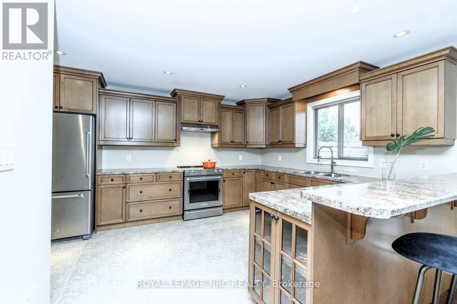 8394 Greenfield Crescent, Niagara Falls (Forestview), Ontario L2H 3J8 - Photo 12 - X13825410