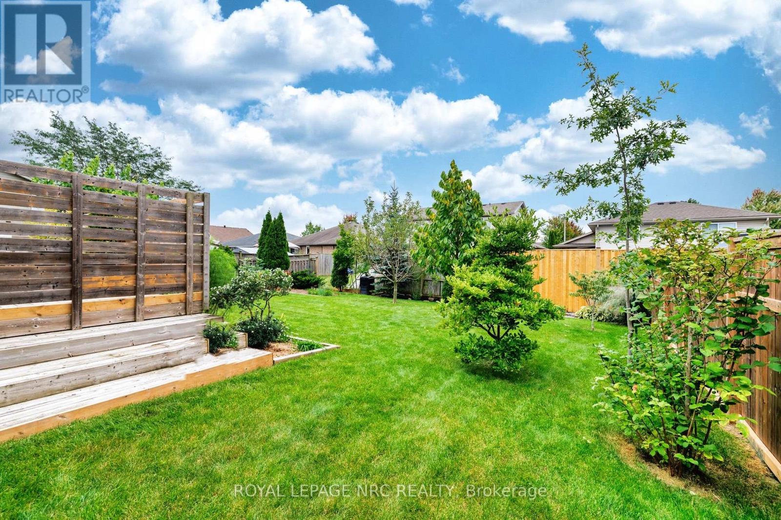 8394 Greenfield Crescent, Niagara Falls (Forestview), Ontario L2H 3J8 - Photo 2 - X13825410