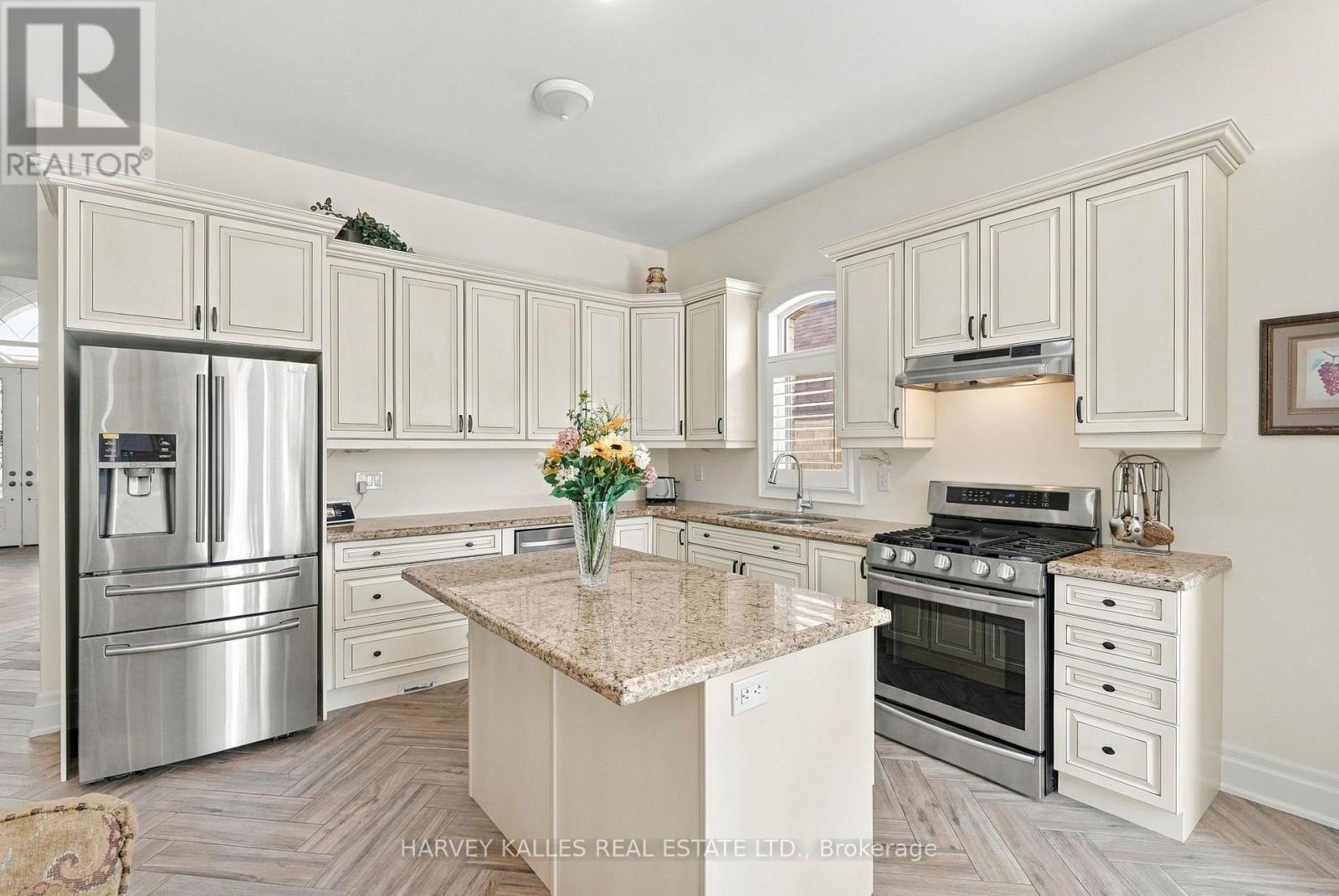 1650 Rizzardo Crescent, Innisfil, Ontario  L9S 4W7 - Photo 18 - N13823420