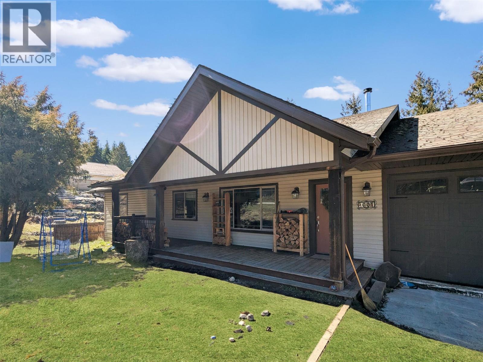1007 HAROLD Street, Slocan, British Columbia