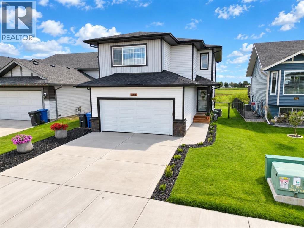 644 Robinson Avenue, Penhold, Alberta  T0M 1R0 - Photo 1 - A2342822