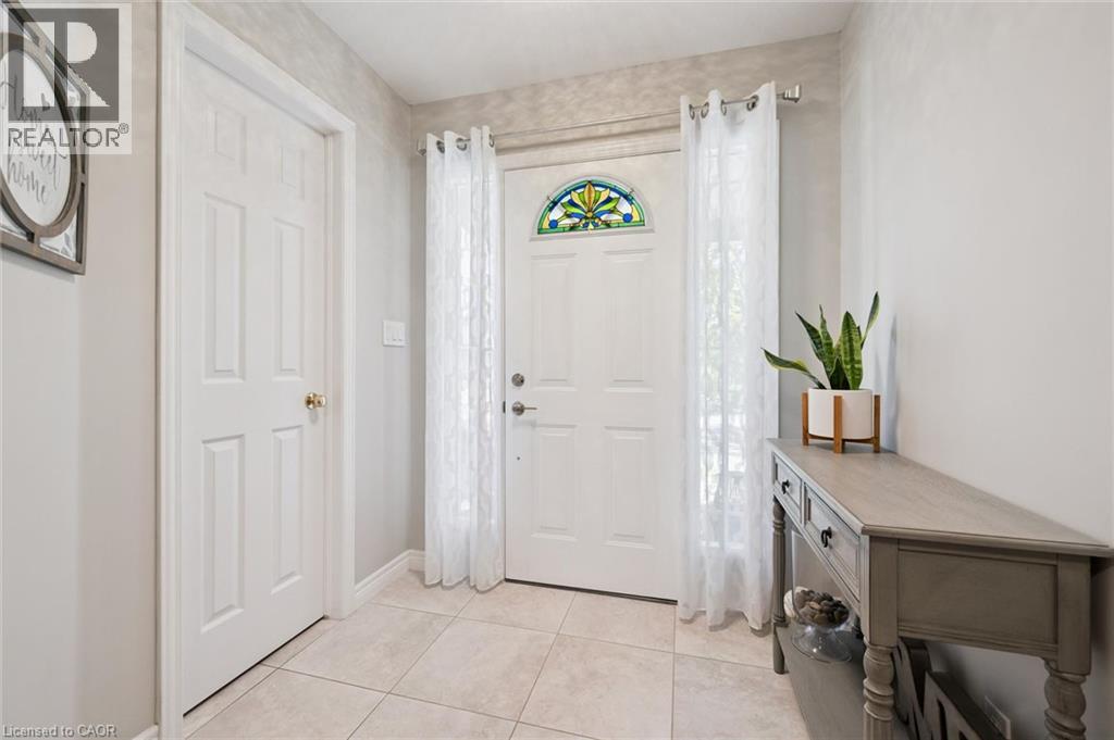 642 Interlaken Drive, Waterloo, Ontario  N2T 2Y5 - Photo 4 - 40866404