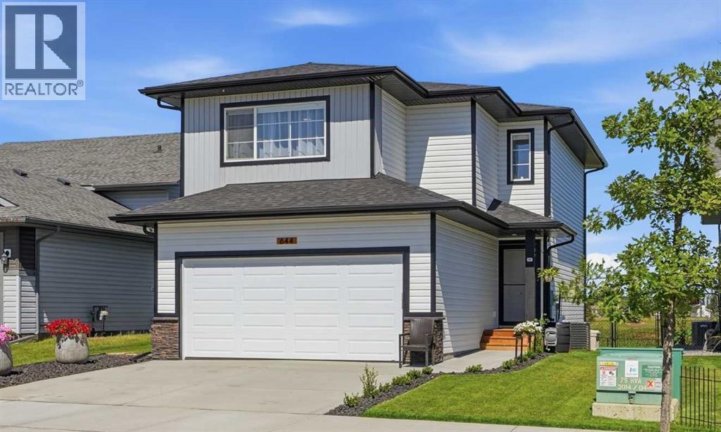 644 Robinson Avenue, Penhold, Alberta  T0M 1R0 - Photo 3 - A2342822