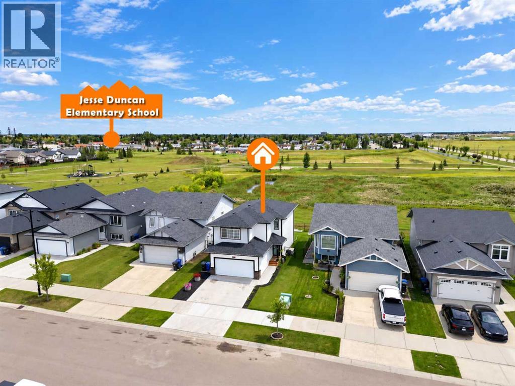 644 Robinson Avenue, Penhold, Alberta  T0M 1R0 - Photo 2 - A2342822