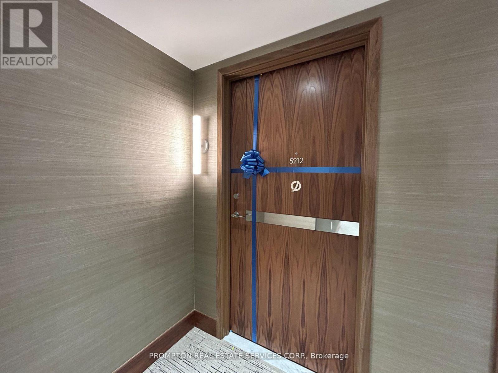 5212 - 1 Concord Cityplace Way, Toronto, Ontario  M5V 0X3 - Photo 2 - C13825338