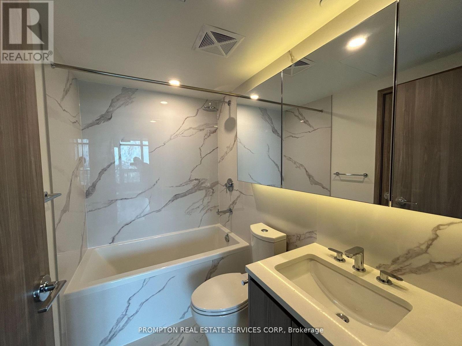 5212 - 1 Concord Cityplace Way, Toronto, Ontario  M5V 0X3 - Photo 9 - C13825338