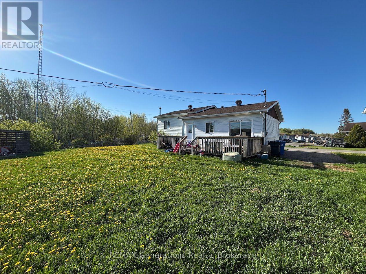 31 Brooks Street, Manitouwadge, Ontario  P0T 2C0 - Photo 32 - X13825412