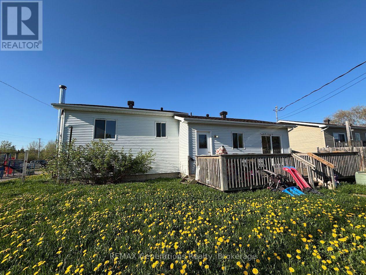 31 Brooks Street, Manitouwadge, Ontario  P0T 2C0 - Photo 36 - X13825412