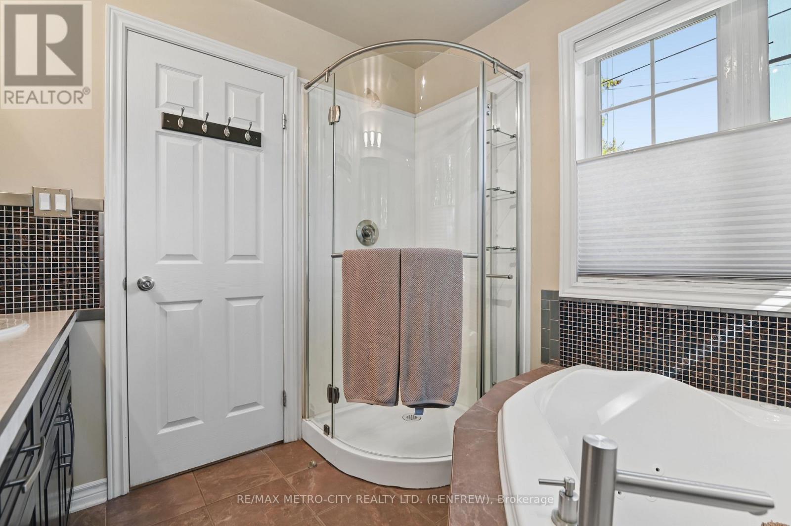 144 Flying Club Road, Greater Madawaska, Ontario  K0J 2R0 - Photo 23 - X13825464