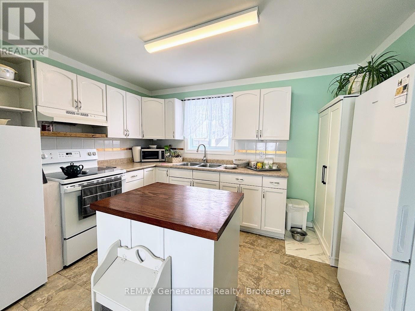 18 Swallow Drive, Manitouwadge, Ontario  P0T 2C0 - Photo 3 - X13245016