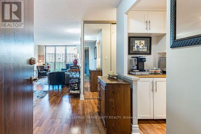 1102 - 812 Burnhamthorpe Road, Toronto, Ontario  M9C 4W1 - Photo 12 - W13824186