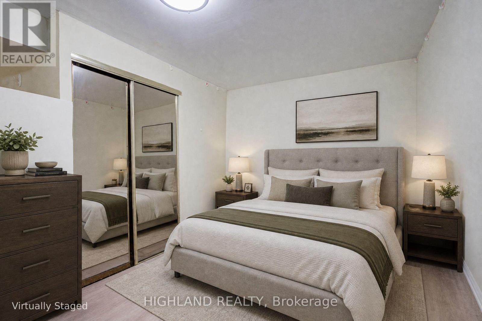 4066 Wycliffe Way, Mississauga, Ontario  L5C 3S1 - Photo 12 - W13825194