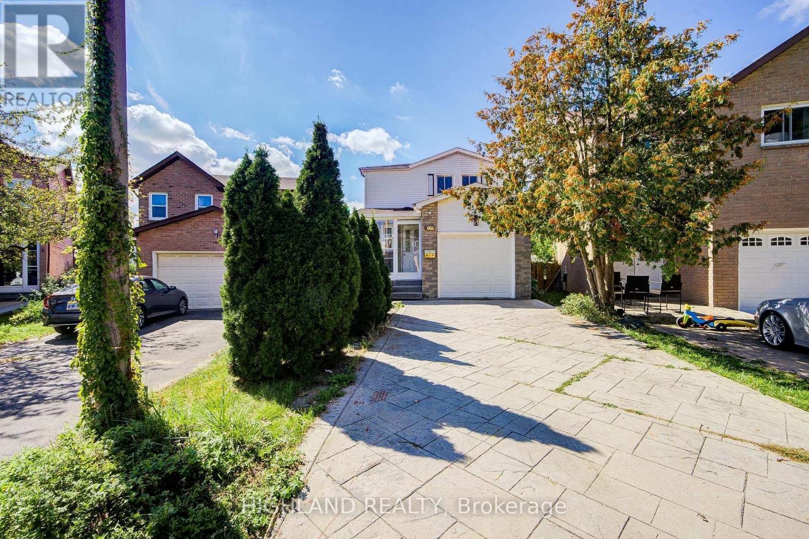 4066 Wycliffe Way, Mississauga, Ontario  L5C 3S1 - Photo 2 - W13825194