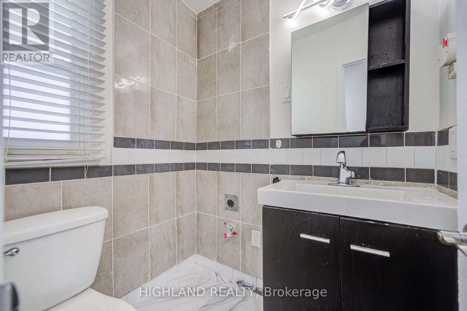 4066 Wycliffe Way, Mississauga, Ontario  L5C 3S1 - Photo 4 - W13825194